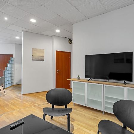 Bright Apartment In The Heart Of The City! Reykjavik Bagian luar foto