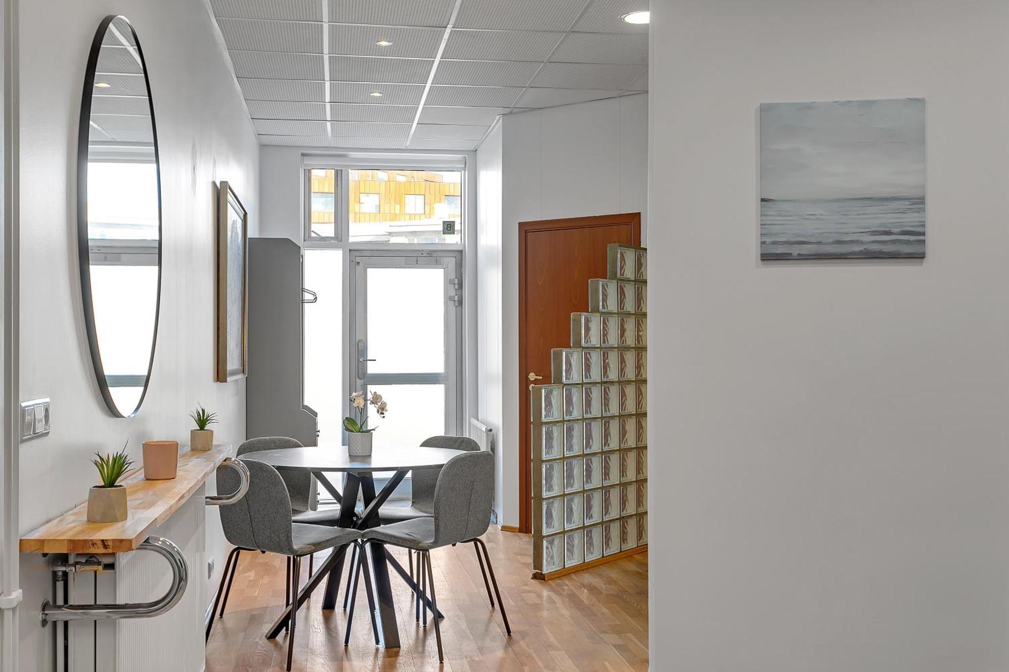 Bright Apartment In The Heart Of The City! Reykjavik Bagian luar foto